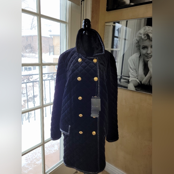 ESCADA Black Quilted Coat with Gold-Tone Buttons. Size 40 - Picture 12 of 16